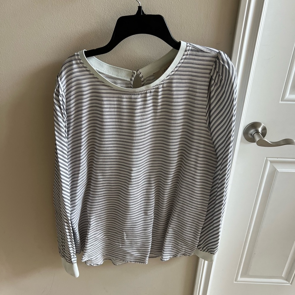 LOFT LONG SLEEVE TSHIRT L